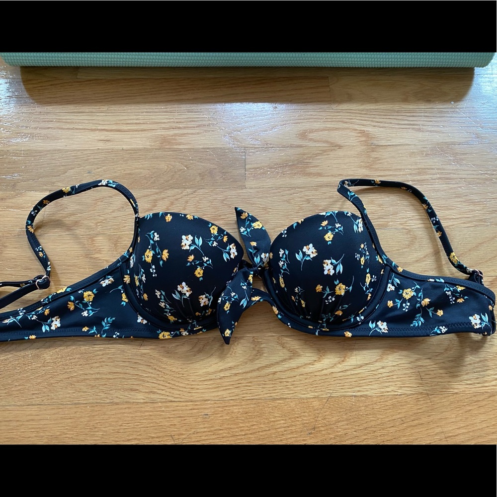 Shade Shore bikini top with floral pattern